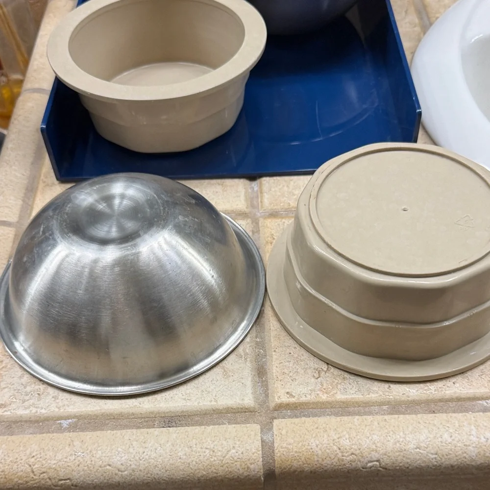 Stainless Steel and Gray dog bowls 4